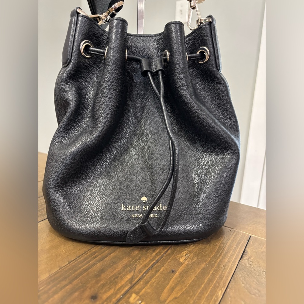 Kate Spade Rosie Bucket Bag in Black Pebbled Leather w/ Detachable Coin Purse - Picture 3 of 14